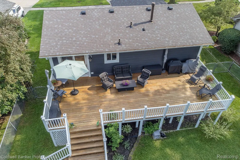 23540 Harvard Shore Dr, Clinton Township, MI 48035