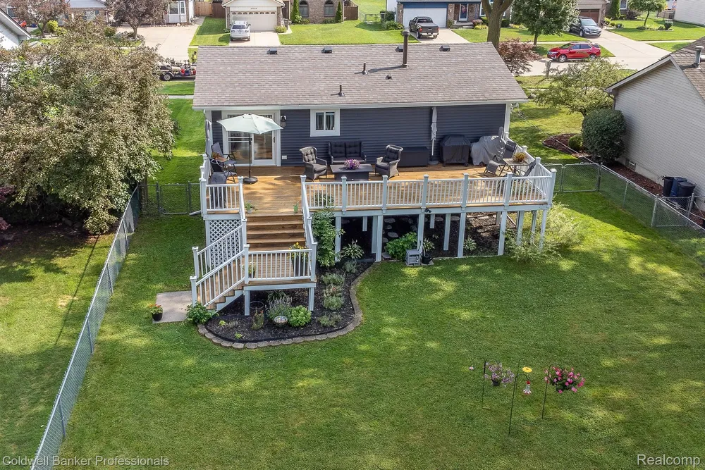23540 Harvard Shore Dr, Clinton Township, MI 48035