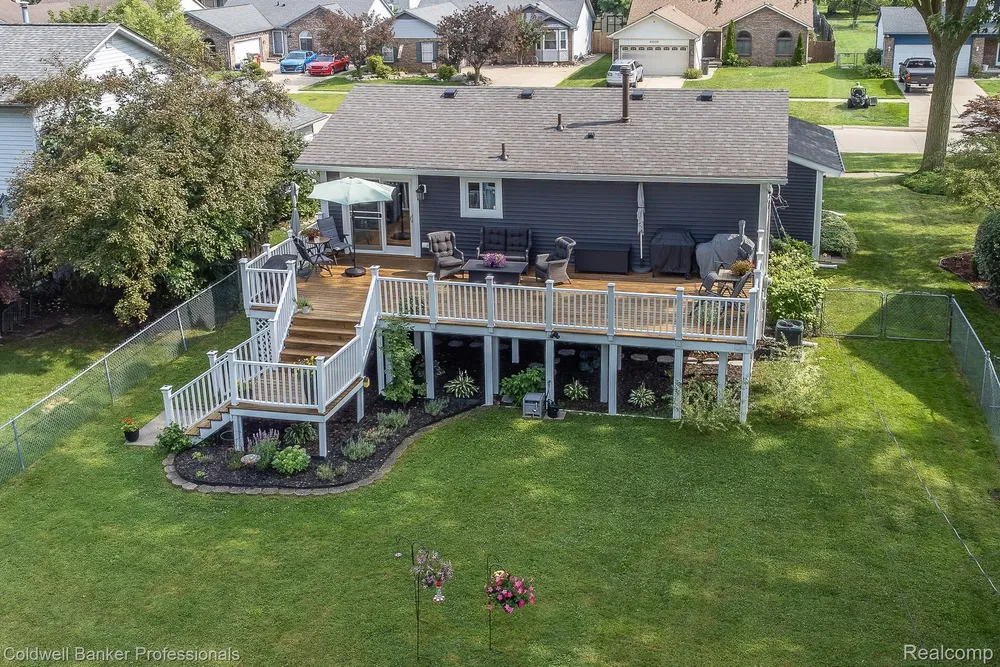23540 Harvard Shore Dr, Clinton Township, MI 48035