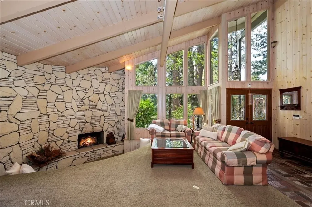 28018 Peninsula Dr, Lake Arrowhead, CA 92352