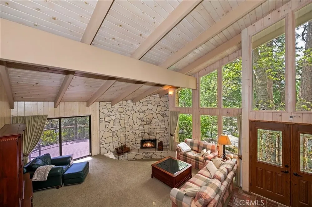 28018 Peninsula Dr, Lake Arrowhead, CA 92352
