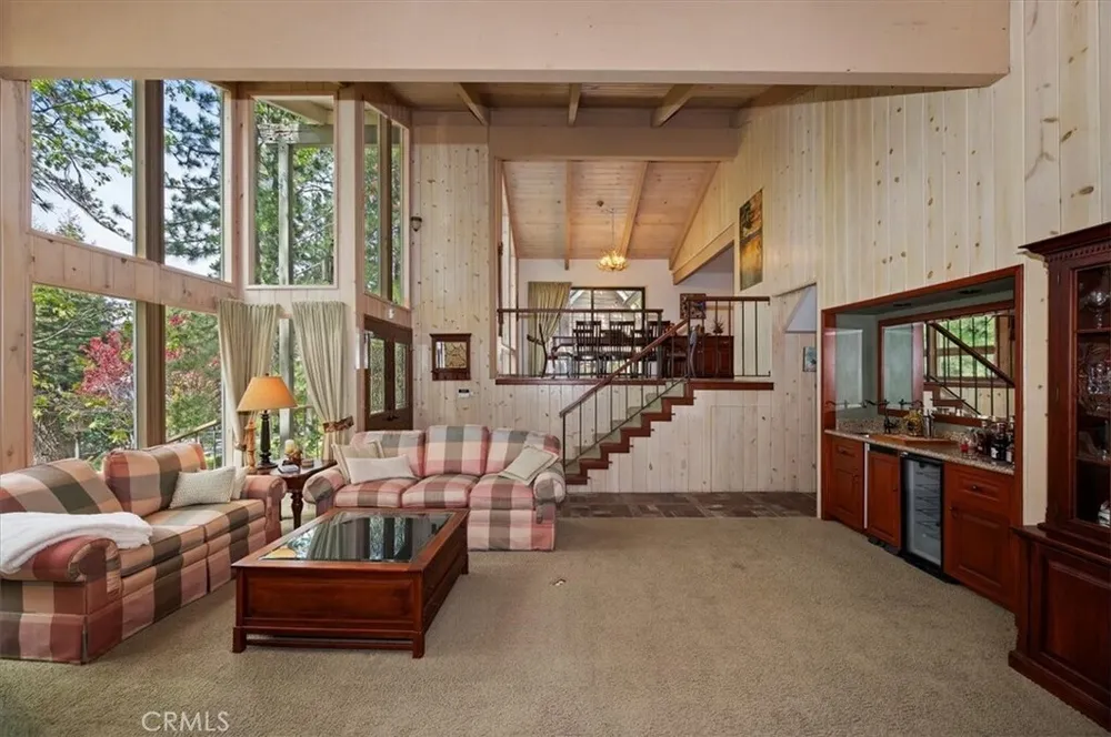 28018 Peninsula Dr, Lake Arrowhead, CA 92352