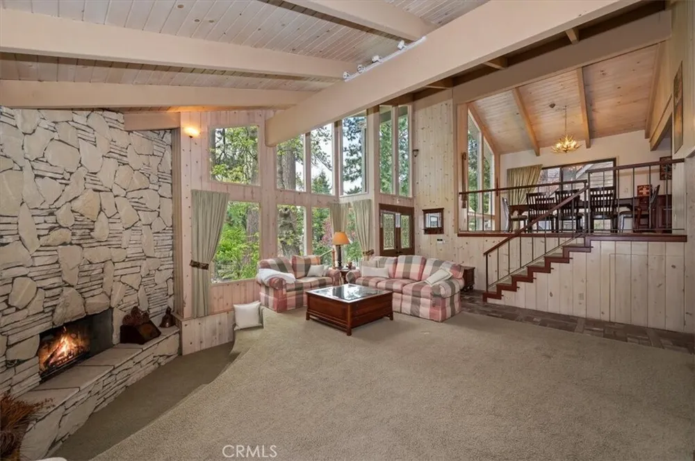 28018 Peninsula Dr, Lake Arrowhead, CA 92352