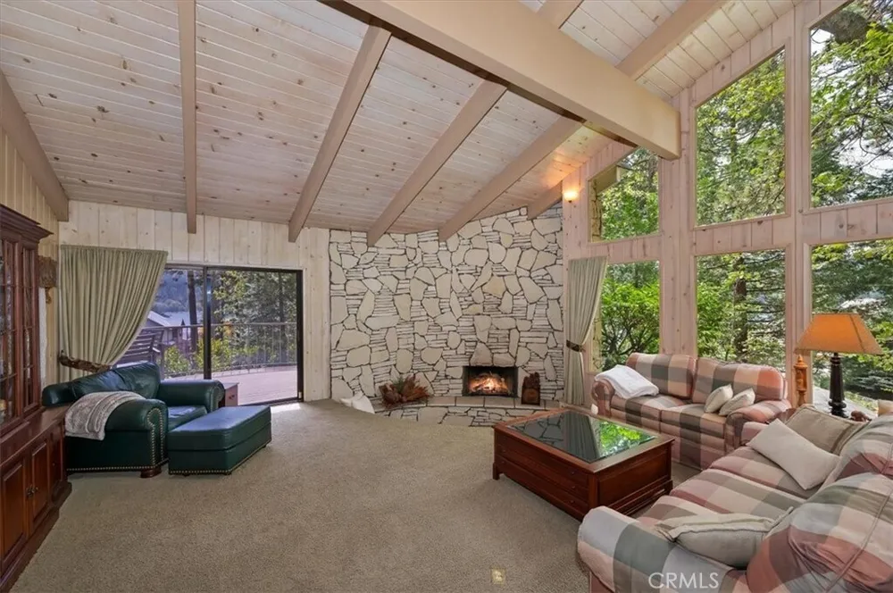 28018 Peninsula Dr, Lake Arrowhead, CA 92352