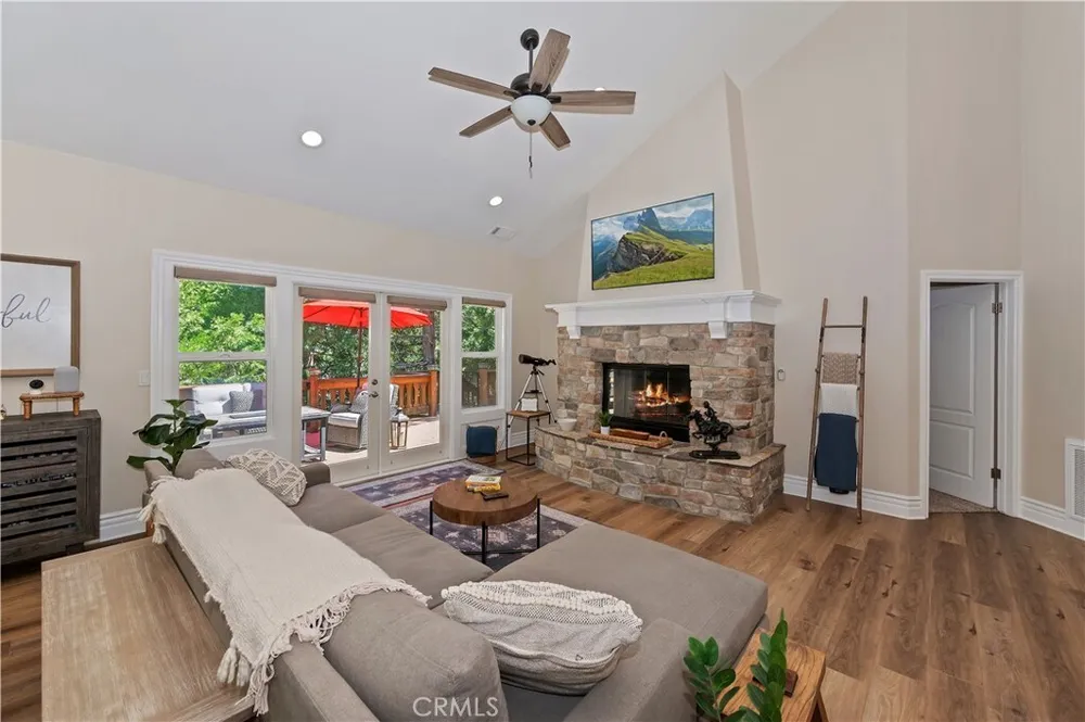 757 Nadelhorn Dr, Lake Arrowhead, CA 92352