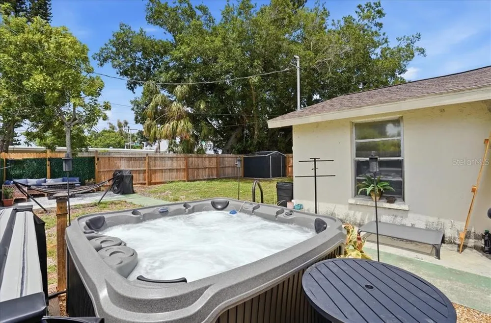 6308 5th St W, Bradenton, FL 34207