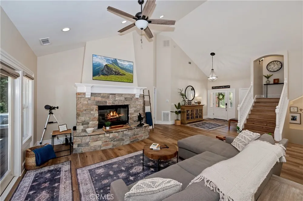 757 Nadelhorn Dr, Lake Arrowhead, CA 92352