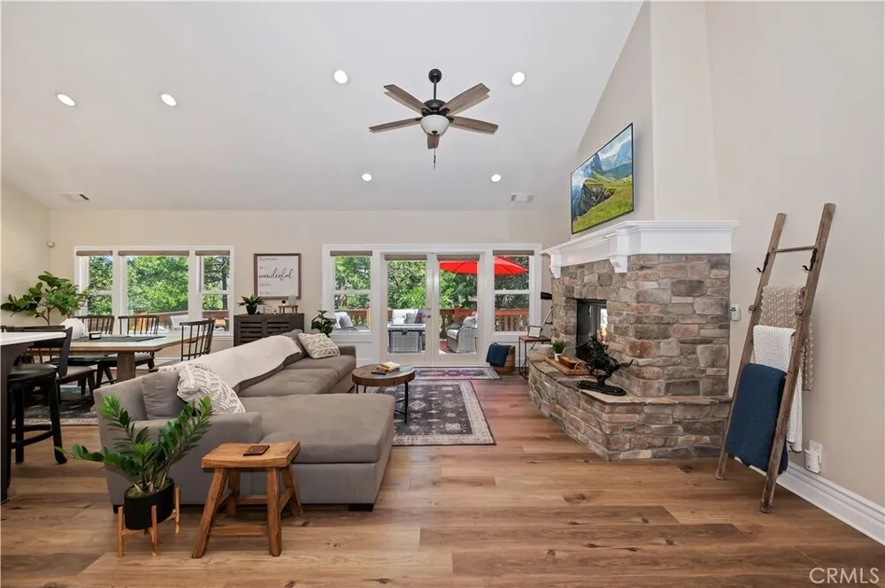 757 Nadelhorn Dr, Lake Arrowhead, CA 92352