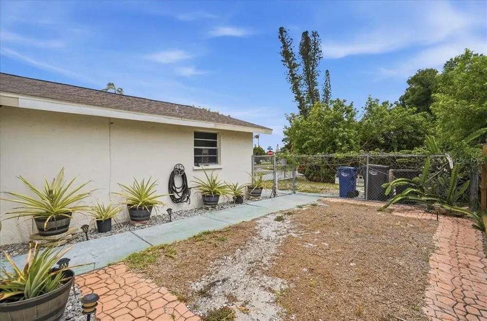 6308 5th St W, Bradenton, FL 34207