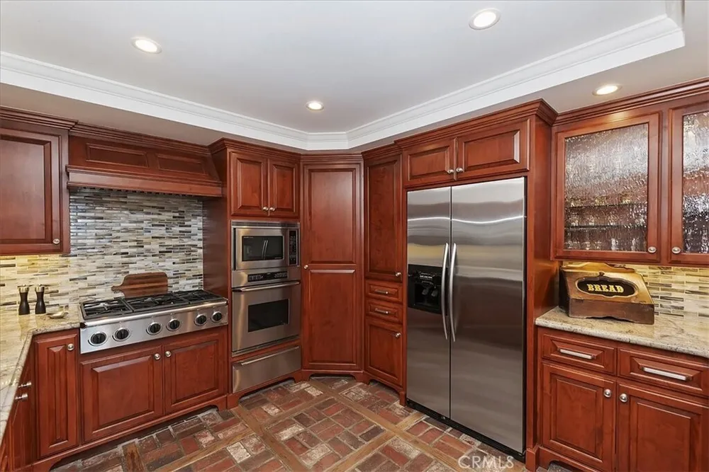 28018 Peninsula Dr, Lake Arrowhead, CA 92352