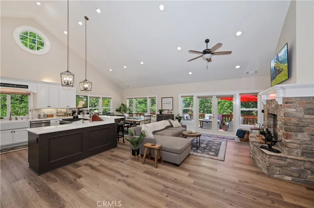757 Nadelhorn Dr, Lake Arrowhead, CA 92352