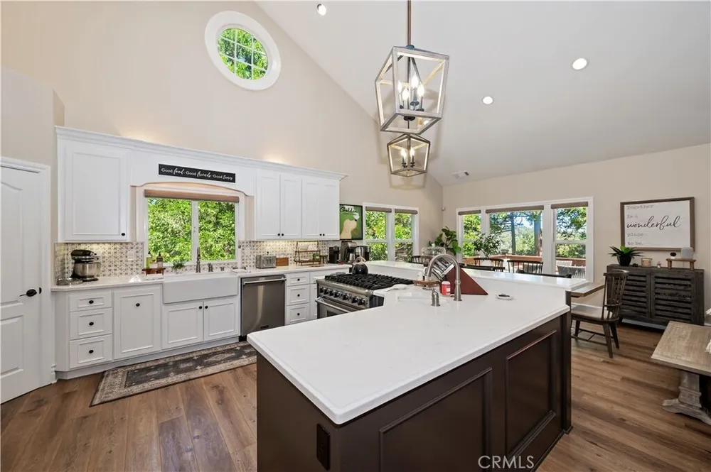 757 Nadelhorn Dr, Lake Arrowhead, CA 92352