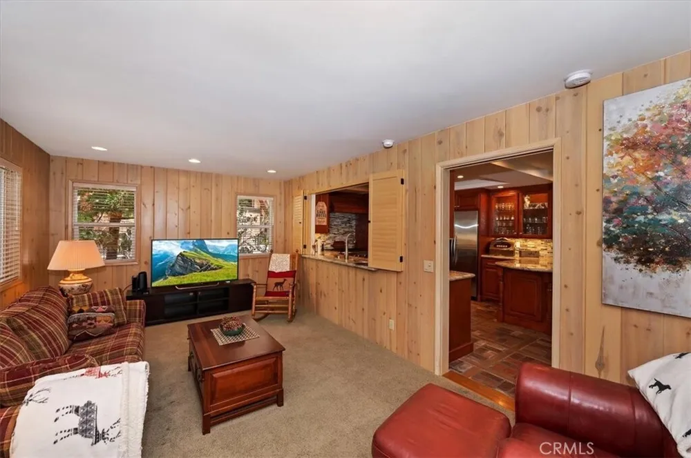 28018 Peninsula Dr, Lake Arrowhead, CA 92352