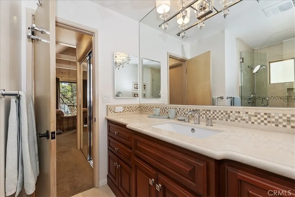 28018 Peninsula Dr, Lake Arrowhead, CA 92352