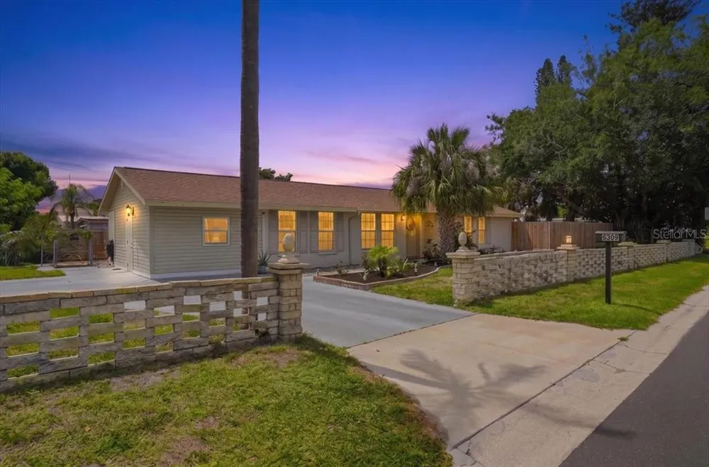 6308 5th St W, Bradenton, FL 34207