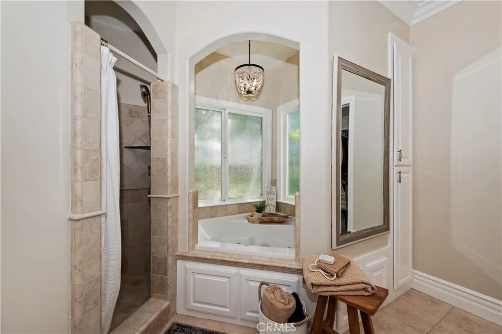 757 Nadelhorn Dr, Lake Arrowhead, CA 92352