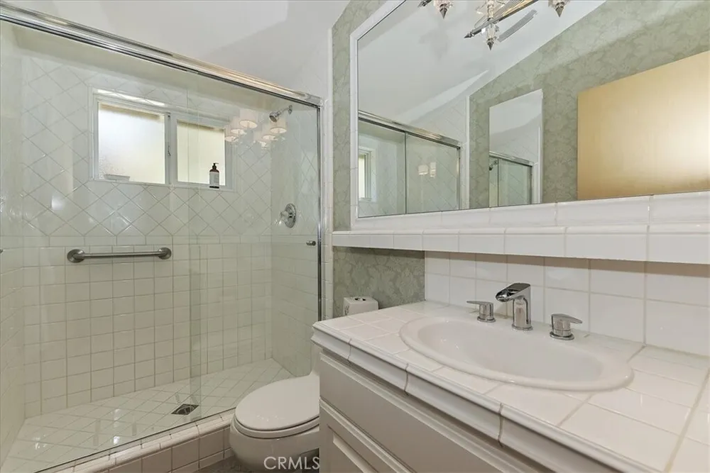 28018 Peninsula Dr, Lake Arrowhead, CA 92352