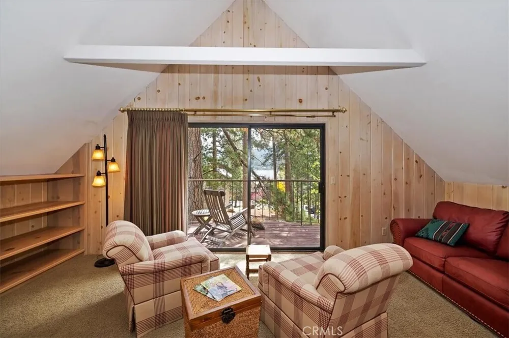 28018 Peninsula Dr, Lake Arrowhead, CA 92352