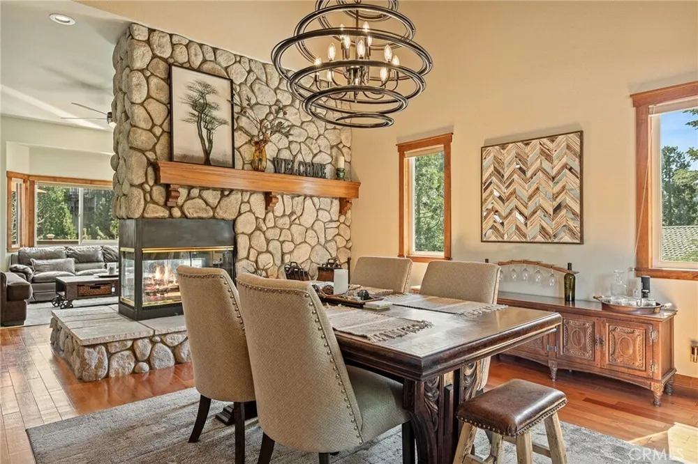 813 Brentwood Dr, Lake Arrowhead, CA 92352