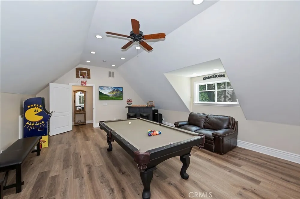757 Nadelhorn Dr, Lake Arrowhead, CA 92352
