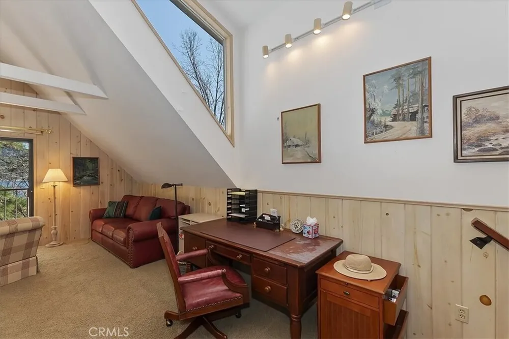28018 Peninsula Dr, Lake Arrowhead, CA 92352