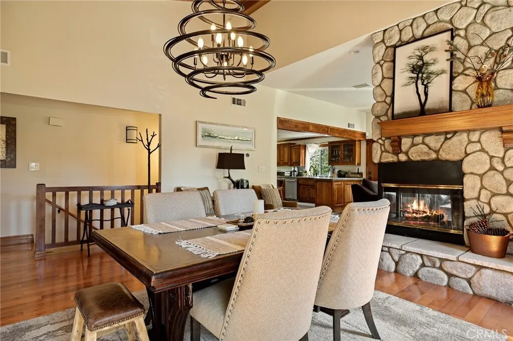 813 Brentwood Dr, Lake Arrowhead, CA 92352