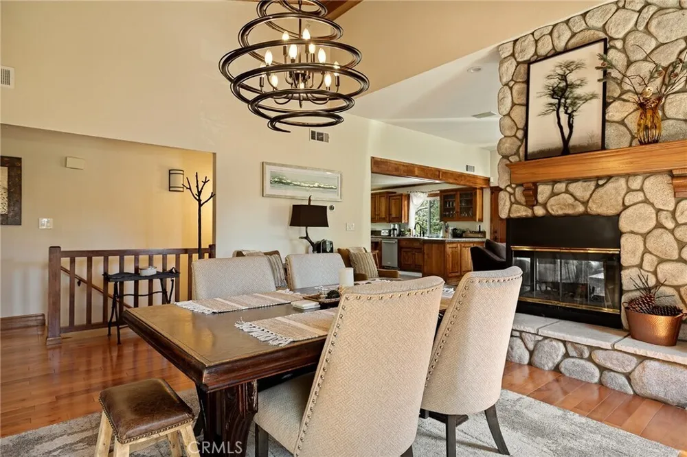 813 Brentwood Dr, Lake Arrowhead, CA 92352