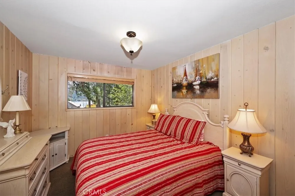 28018 Peninsula Dr, Lake Arrowhead, CA 92352