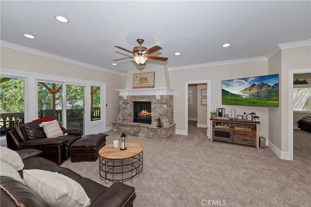 757 Nadelhorn Dr, Lake Arrowhead, CA 92352