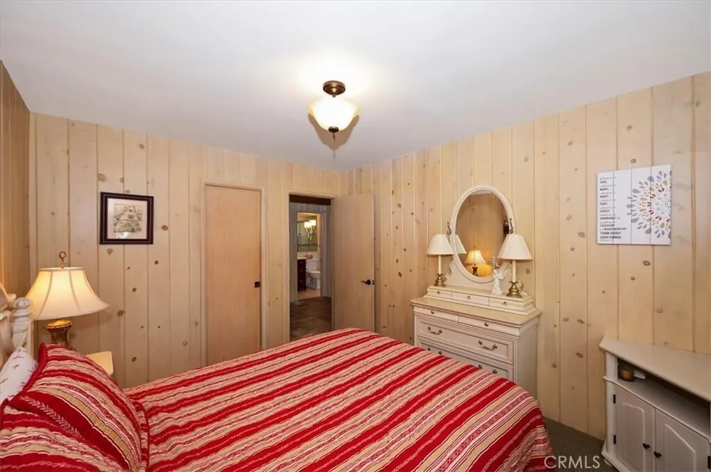 28018 Peninsula Dr, Lake Arrowhead, CA 92352