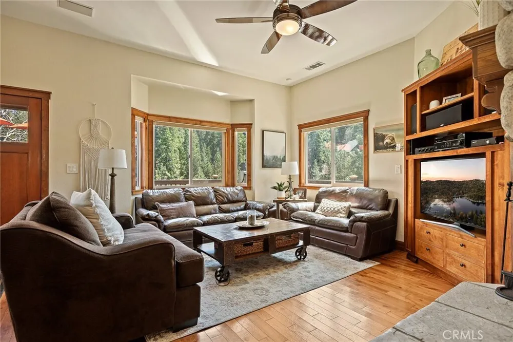 813 Brentwood Dr, Lake Arrowhead, CA 92352