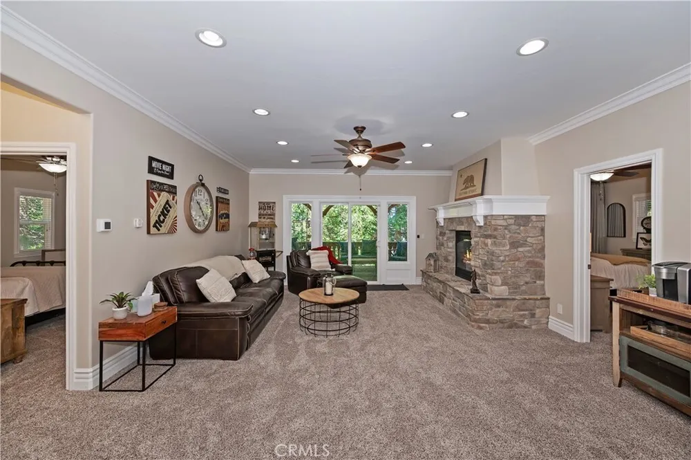757 Nadelhorn Dr, Lake Arrowhead, CA 92352