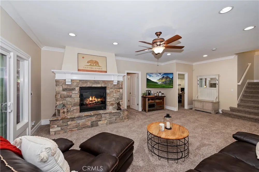 757 Nadelhorn Dr, Lake Arrowhead, CA 92352