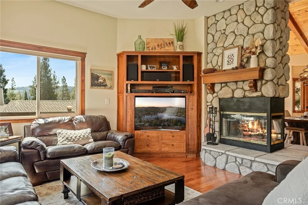 813 Brentwood Dr, Lake Arrowhead, CA 92352