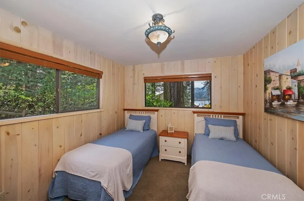 28018 Peninsula Dr, Lake Arrowhead, CA 92352