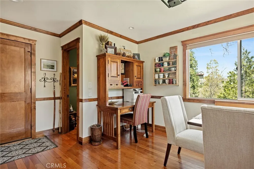 813 Brentwood Dr, Lake Arrowhead, CA 92352