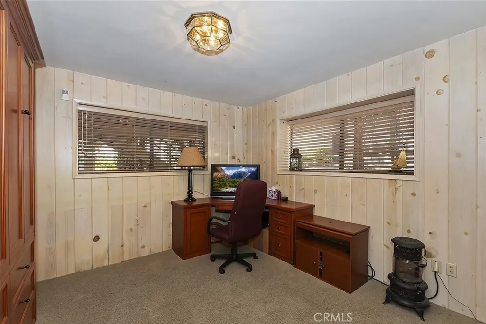 28018 Peninsula Dr, Lake Arrowhead, CA 92352