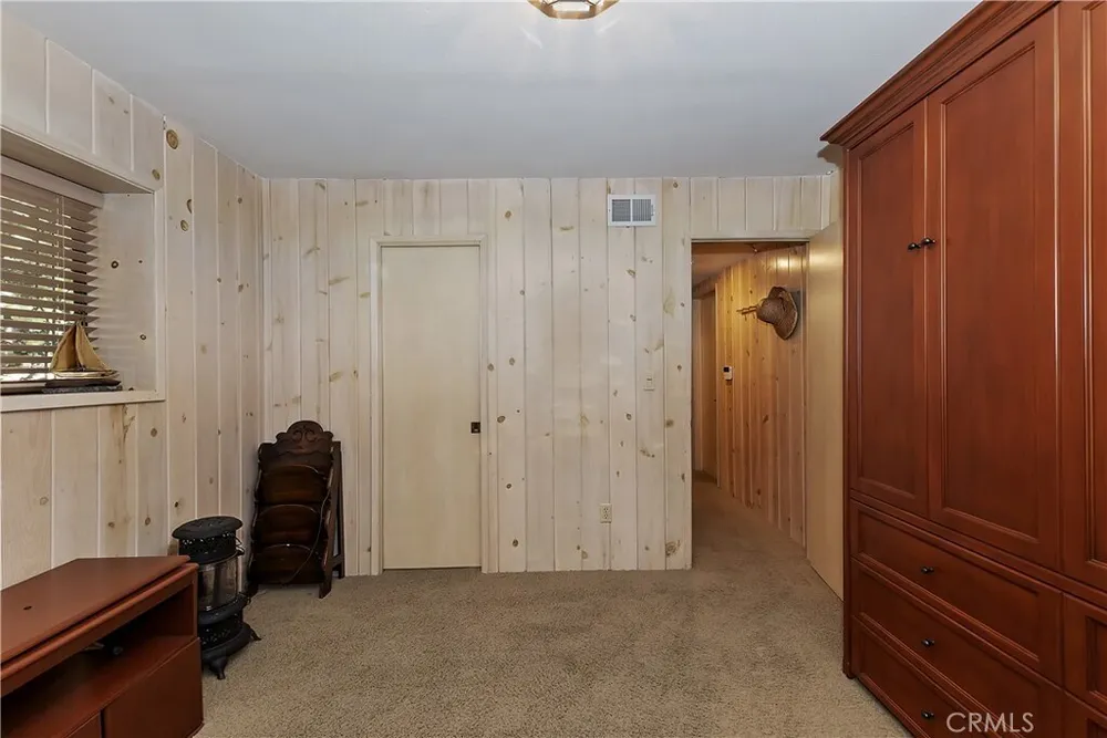 28018 Peninsula Dr, Lake Arrowhead, CA 92352
