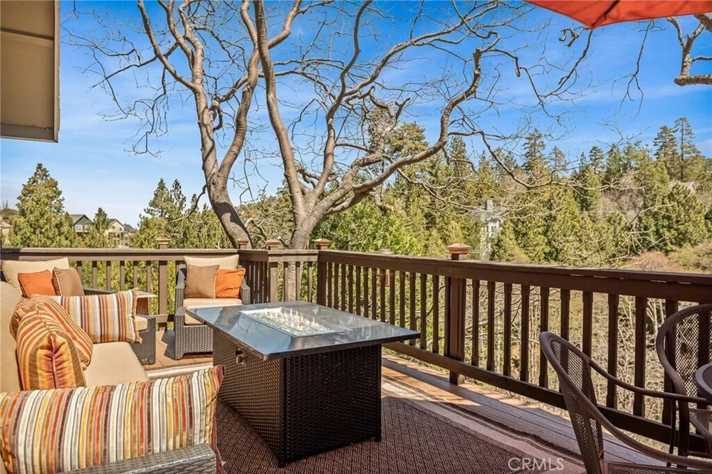 813 Brentwood Dr, Lake Arrowhead, CA 92352
