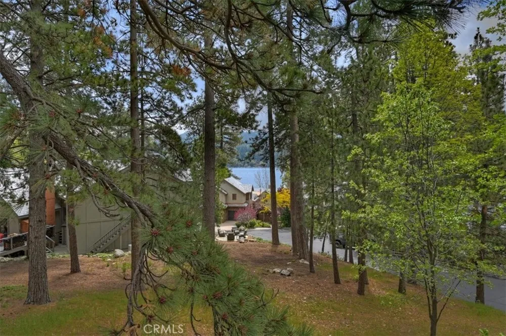 28018 Peninsula Dr, Lake Arrowhead, CA 92352