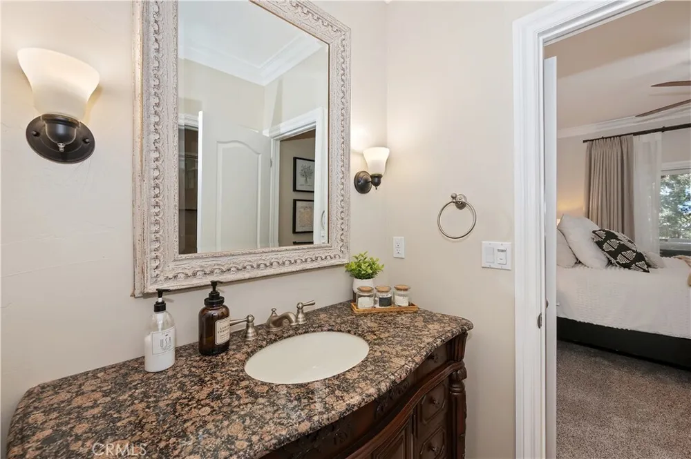 757 Nadelhorn Dr, Lake Arrowhead, CA 92352