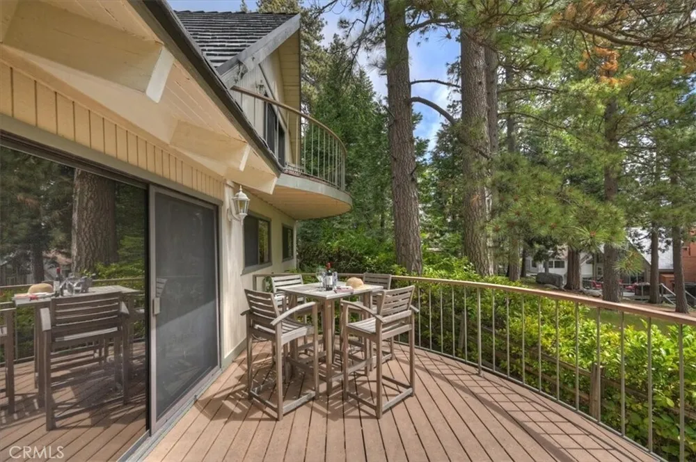 28018 Peninsula Dr, Lake Arrowhead, CA 92352