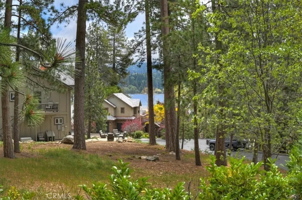28018 Peninsula Dr, Lake Arrowhead, CA 92352