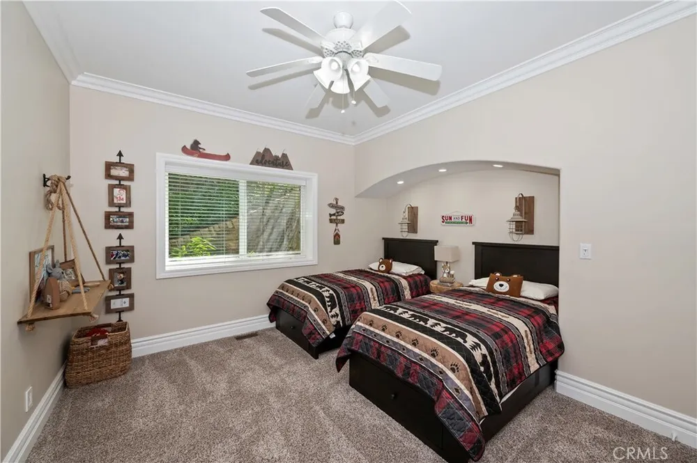 757 Nadelhorn Dr, Lake Arrowhead, CA 92352