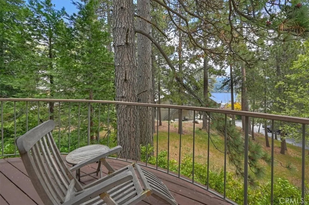 28018 Peninsula Dr, Lake Arrowhead, CA 92352