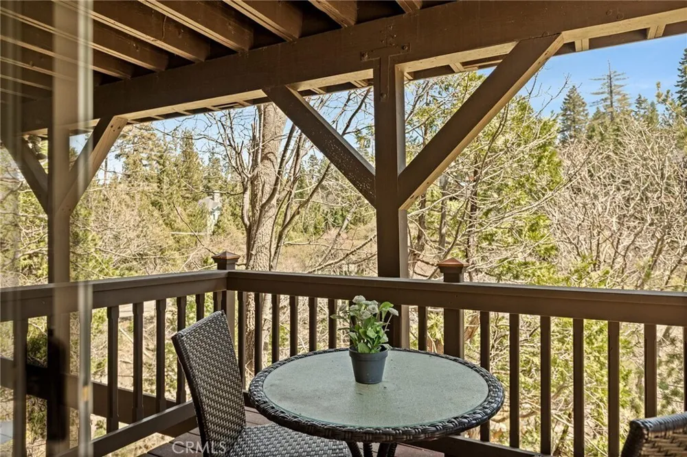 813 Brentwood Dr, Lake Arrowhead, CA 92352