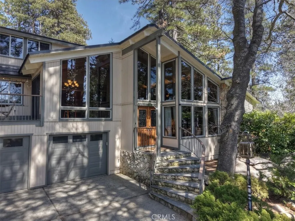 28018 Peninsula Dr, Lake Arrowhead, CA 92352