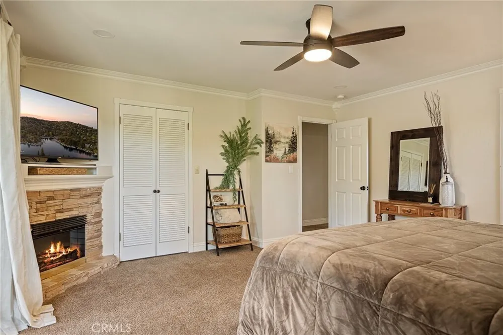 813 Brentwood Dr, Lake Arrowhead, CA 92352
