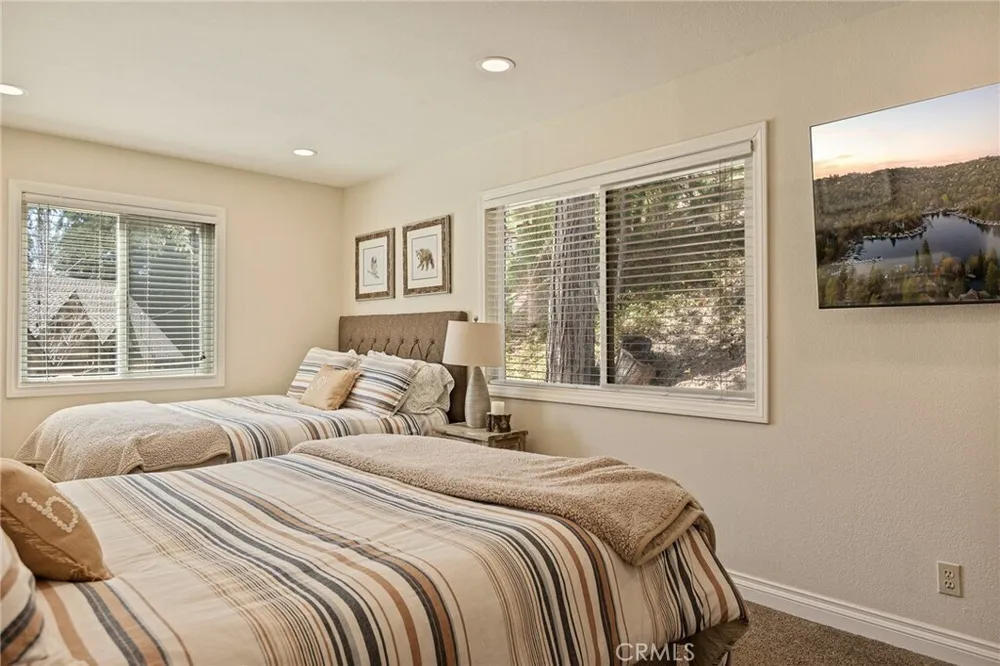 813 Brentwood Dr, Lake Arrowhead, CA 92352