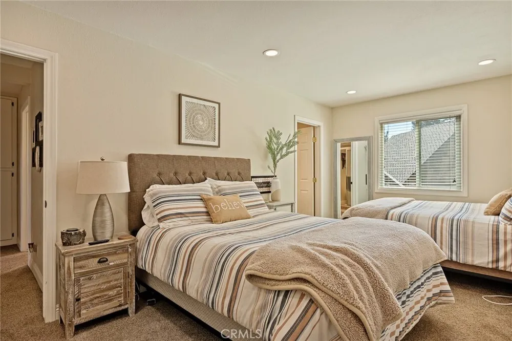 813 Brentwood Dr, Lake Arrowhead, CA 92352
